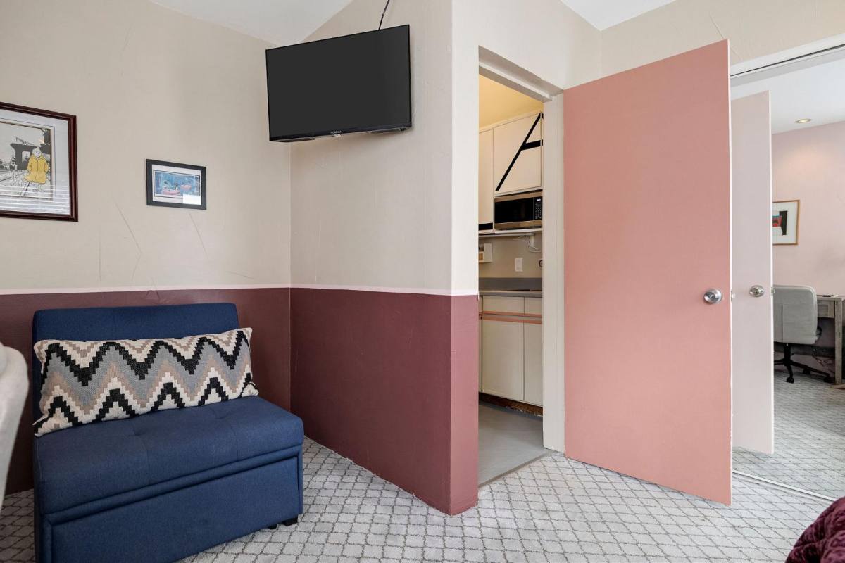Apartment for rent at 726 Palm Dr #BAREFOOT Bungalow, Hermosa Beach, CA 90254