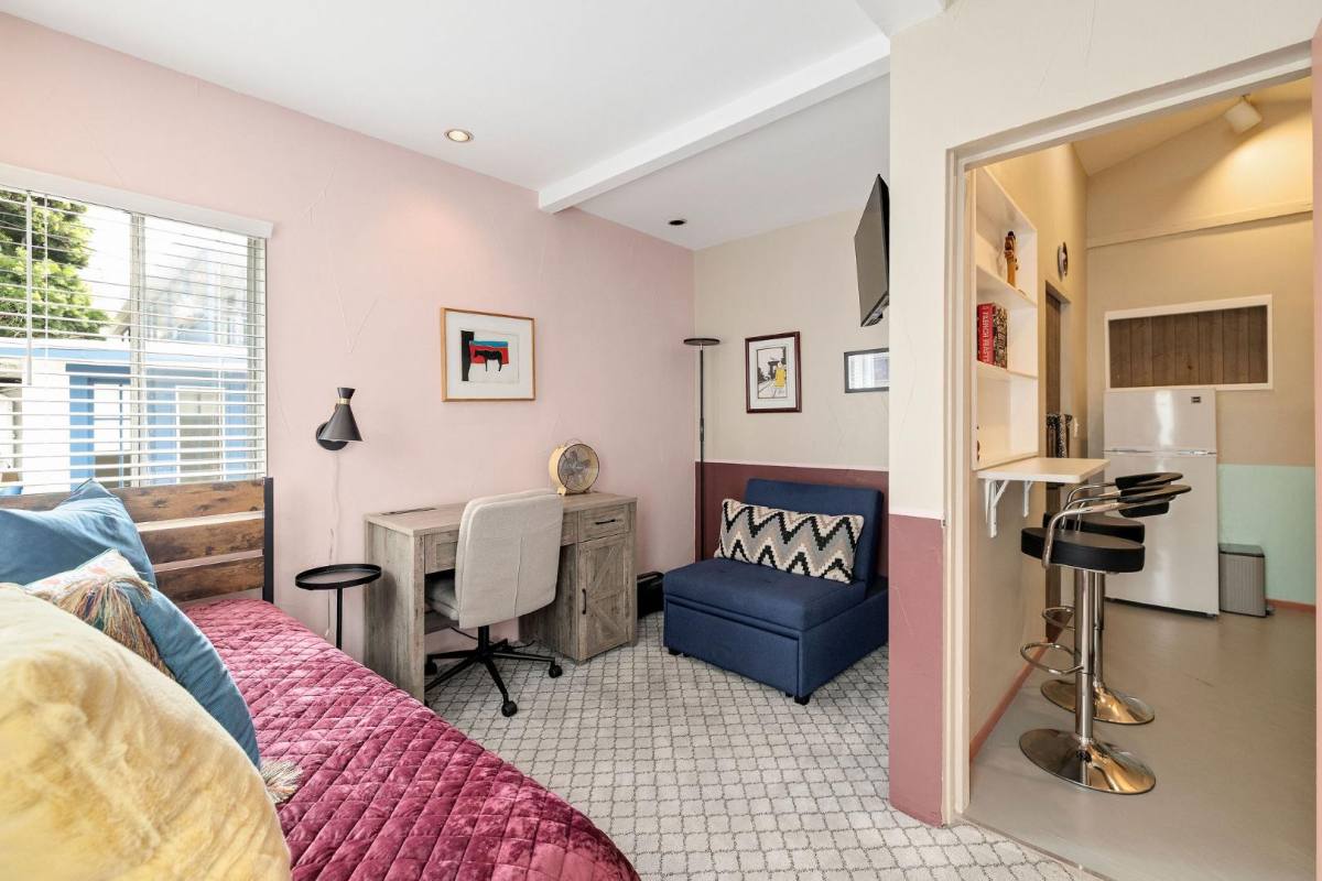 Apartment for rent at 726 Palm Dr #BAREFOOT Bungalow, Hermosa Beach, CA 90254