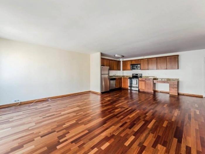 Apartment for rent at 2933 N Sheridan Rd, Chicago, IL 60657