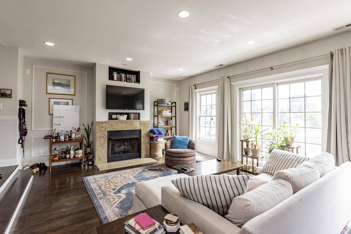 Apartment for rent at 1402 W Grand Ave #1E, Chicago, IL 60642