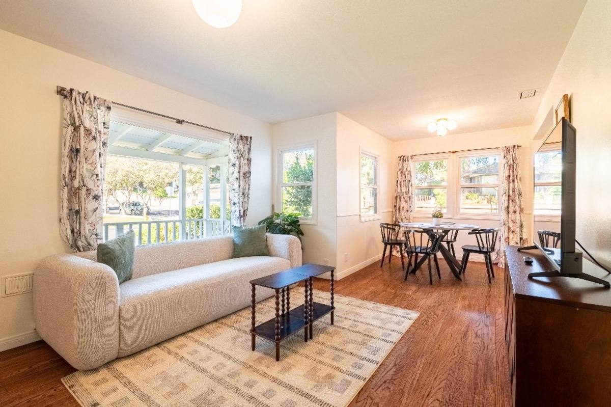 House for rent at 252 E Scenic Dr, Monrovia, CA 91016