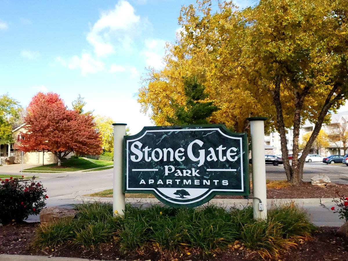Apartment for rent at 12102 Stonegate Dr, Omaha, NE 68164