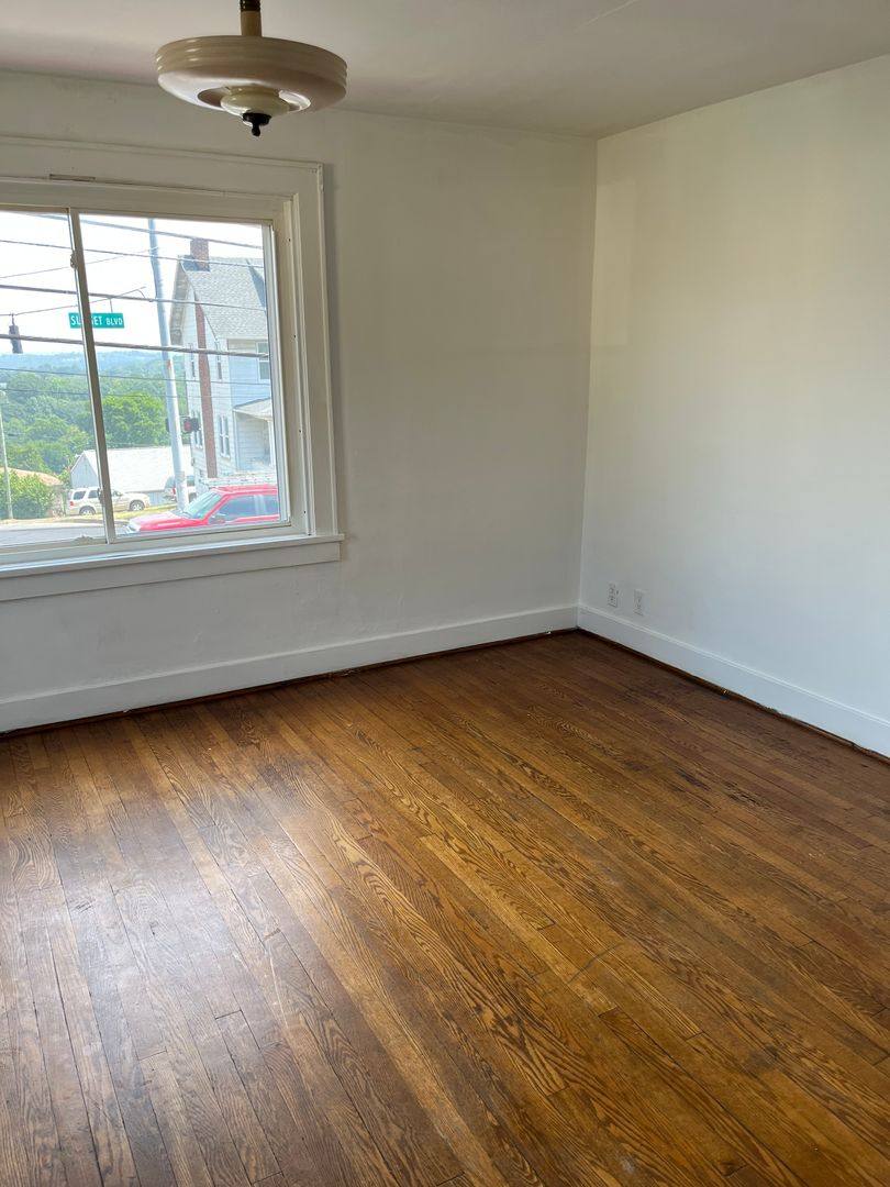 Apartment for rent at 2528 Sunset Blvd, Steubenville, OH 43952