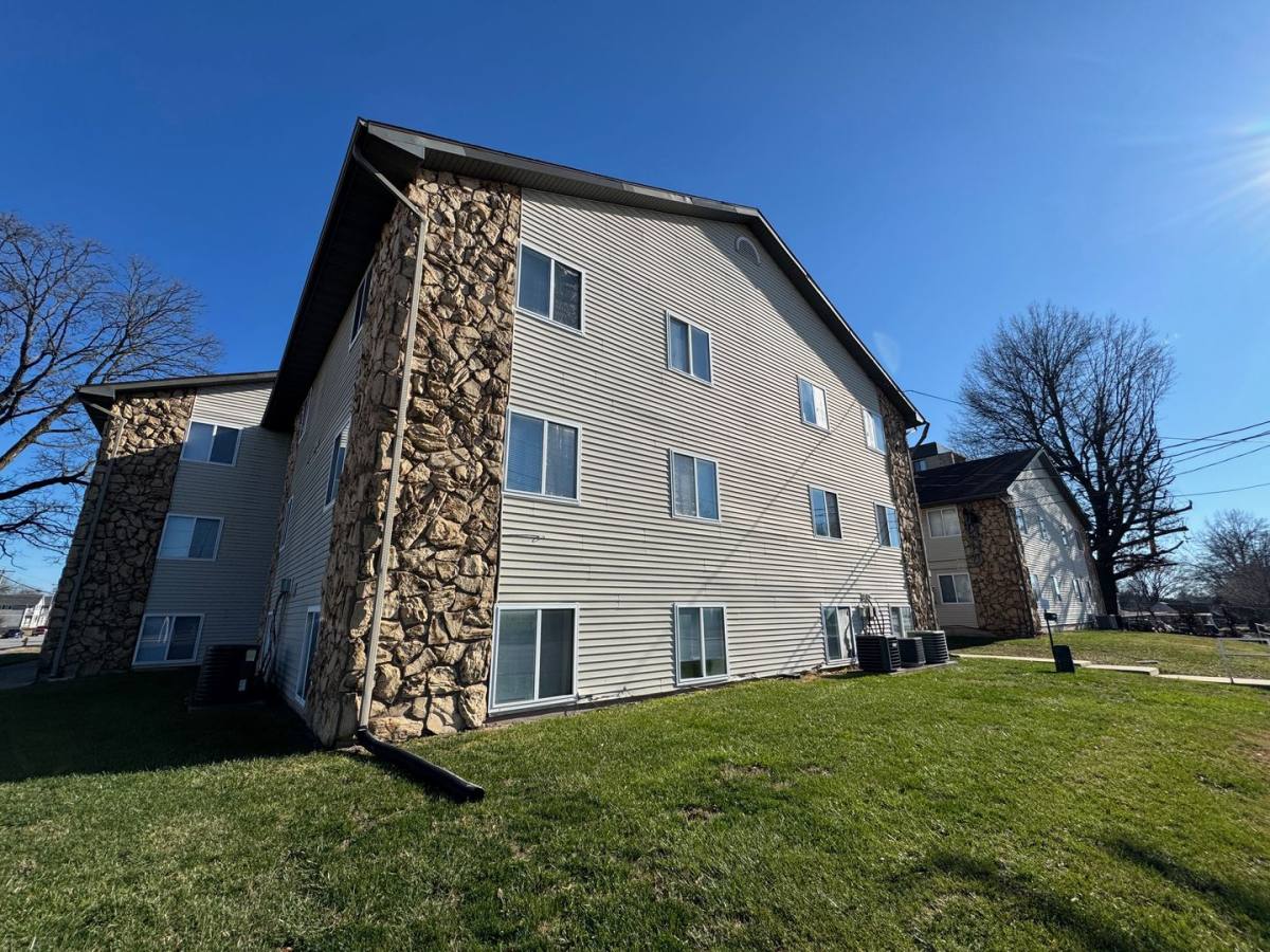 Apartment for rent at 1210 E Cherry St, Springfield, MO 65802