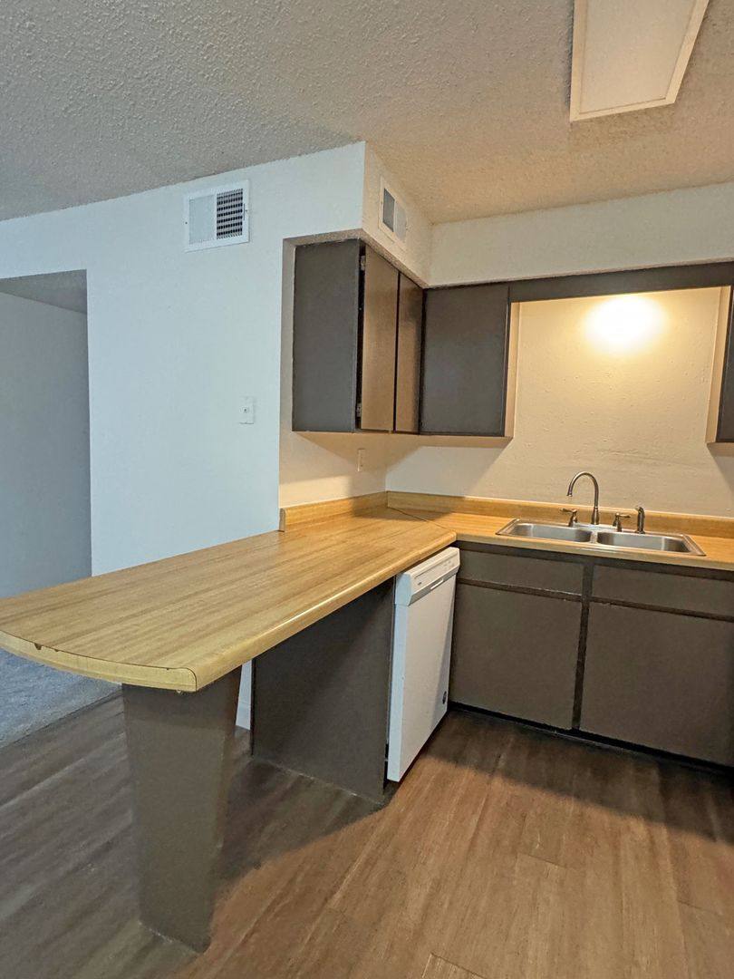 Apartment for rent at 1210 E Cherry St, Springfield, MO 65802