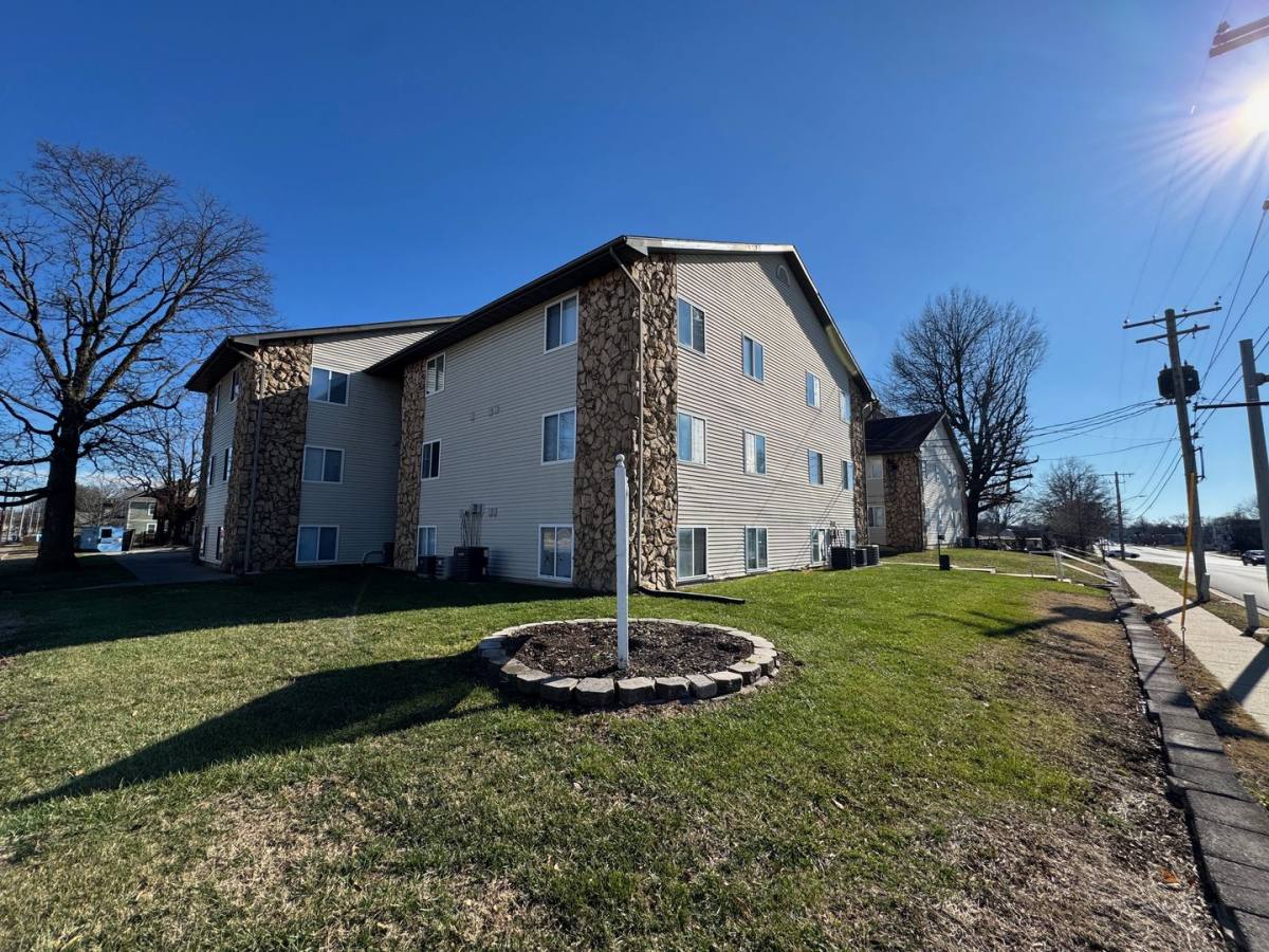 Apartment for rent at 1210 E Cherry St, Springfield, MO 65802