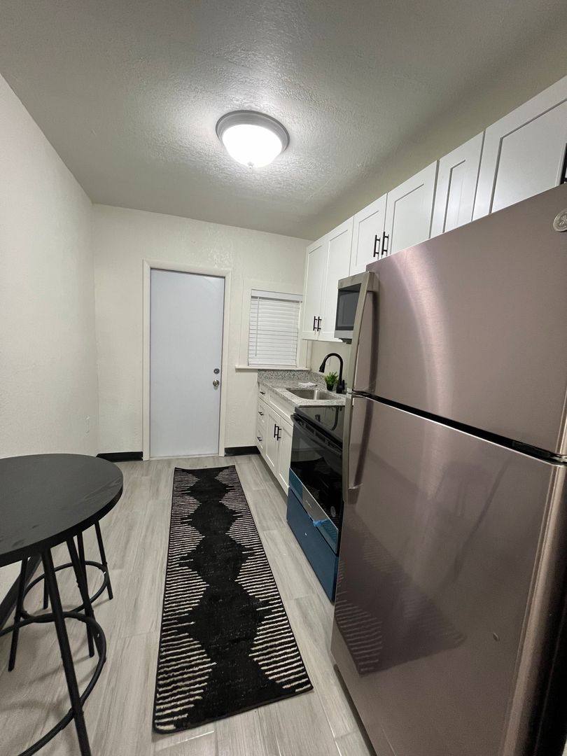 Apartment for rent at 140 NW 13th St, Miami, FL 33136