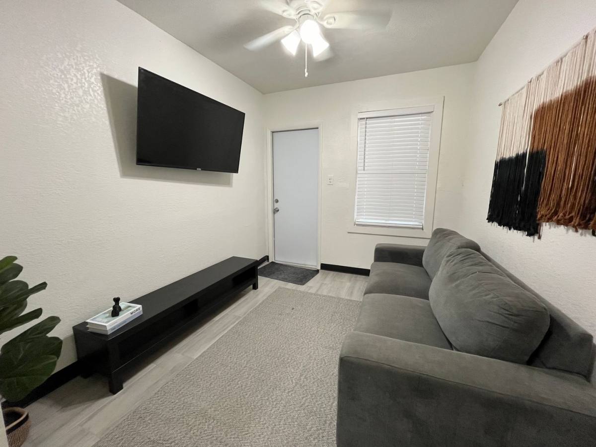 Apartment for rent at 140 NW 13th St, Miami, FL 33136