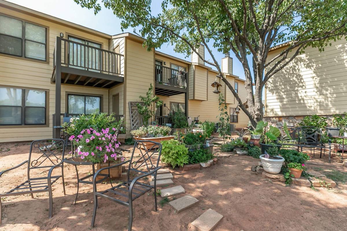 Apartment for rent at 14300 N Pennsylvania Ave, Oklahoma City, OK 73134