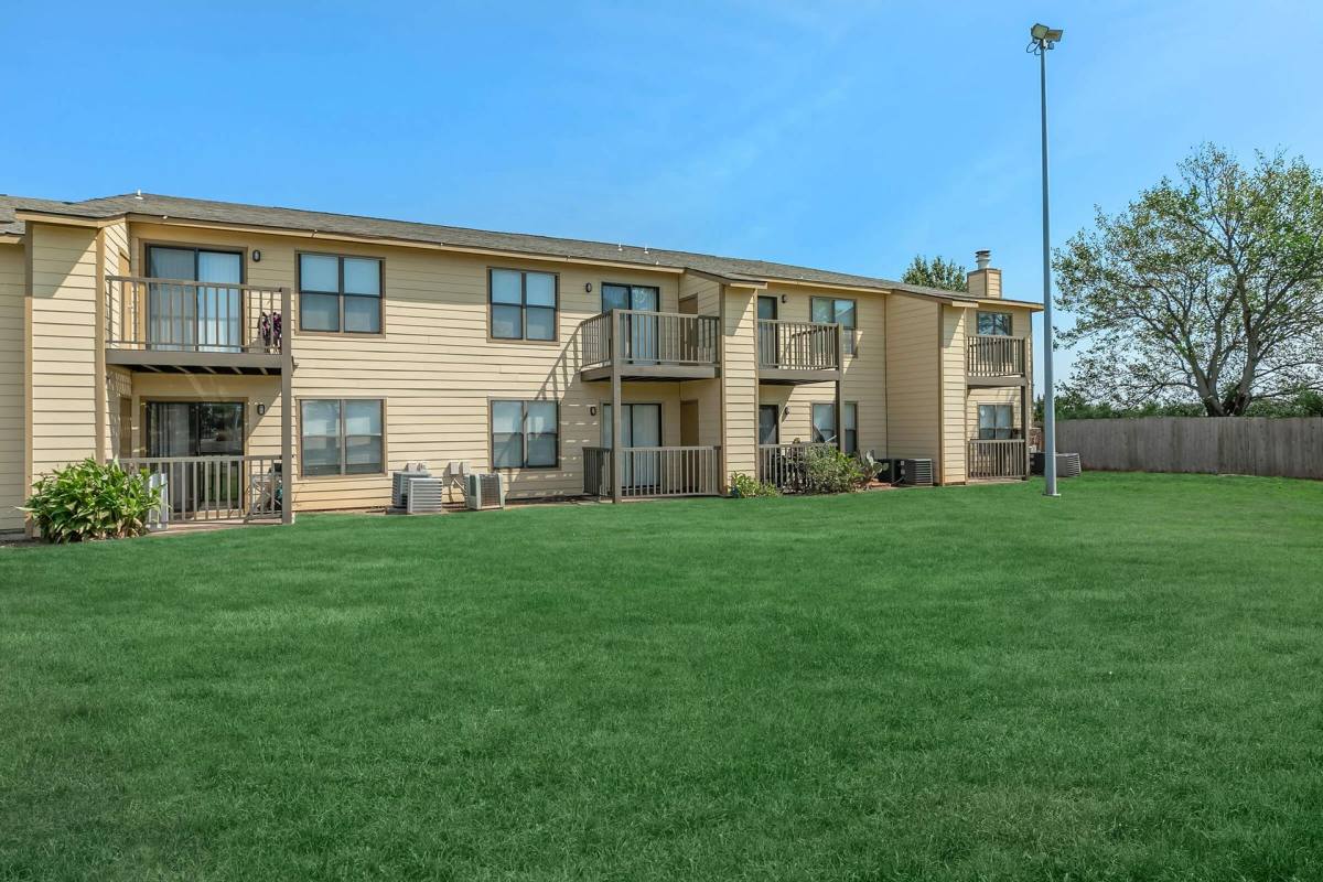 Apartment for rent at 14300 N Pennsylvania Ave, Oklahoma City, OK 73134