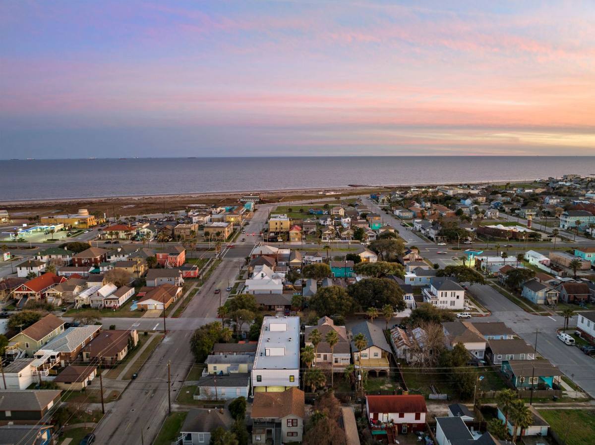 Apartment for rent at 808 Sealy Ave, Galveston, TX 77550