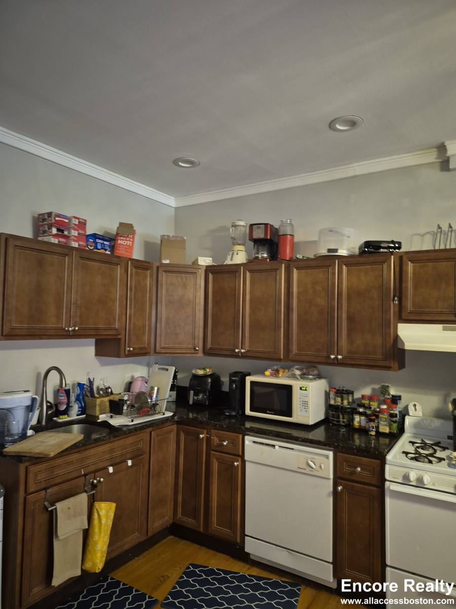 Apartment for rent at 153 Salem St #13, Boston, MA 02113