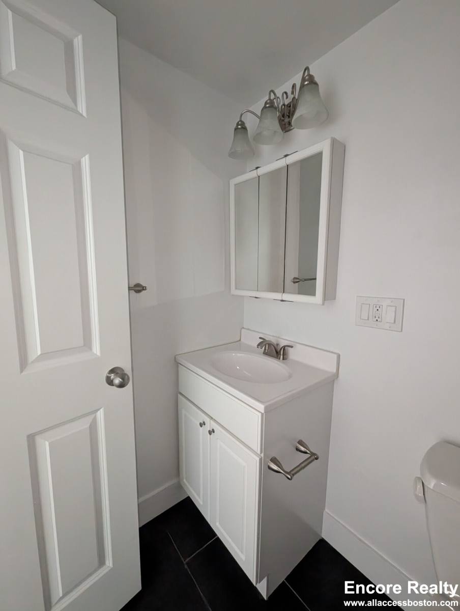 Apartment for rent at 61 Joy St #9, Boston, MA 02114