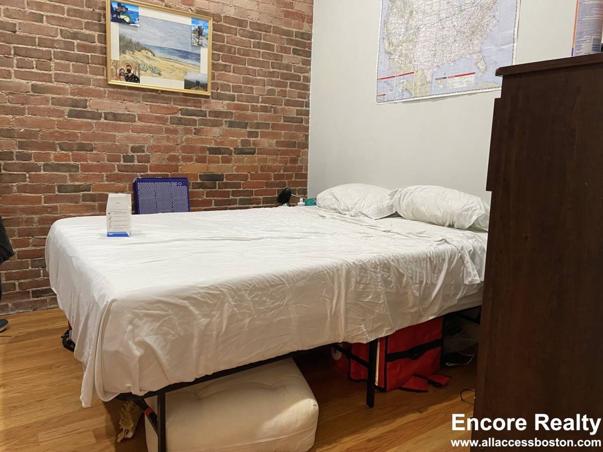 Apartment for rent at 1089 Beacon St #9, Brookline, MA 02446