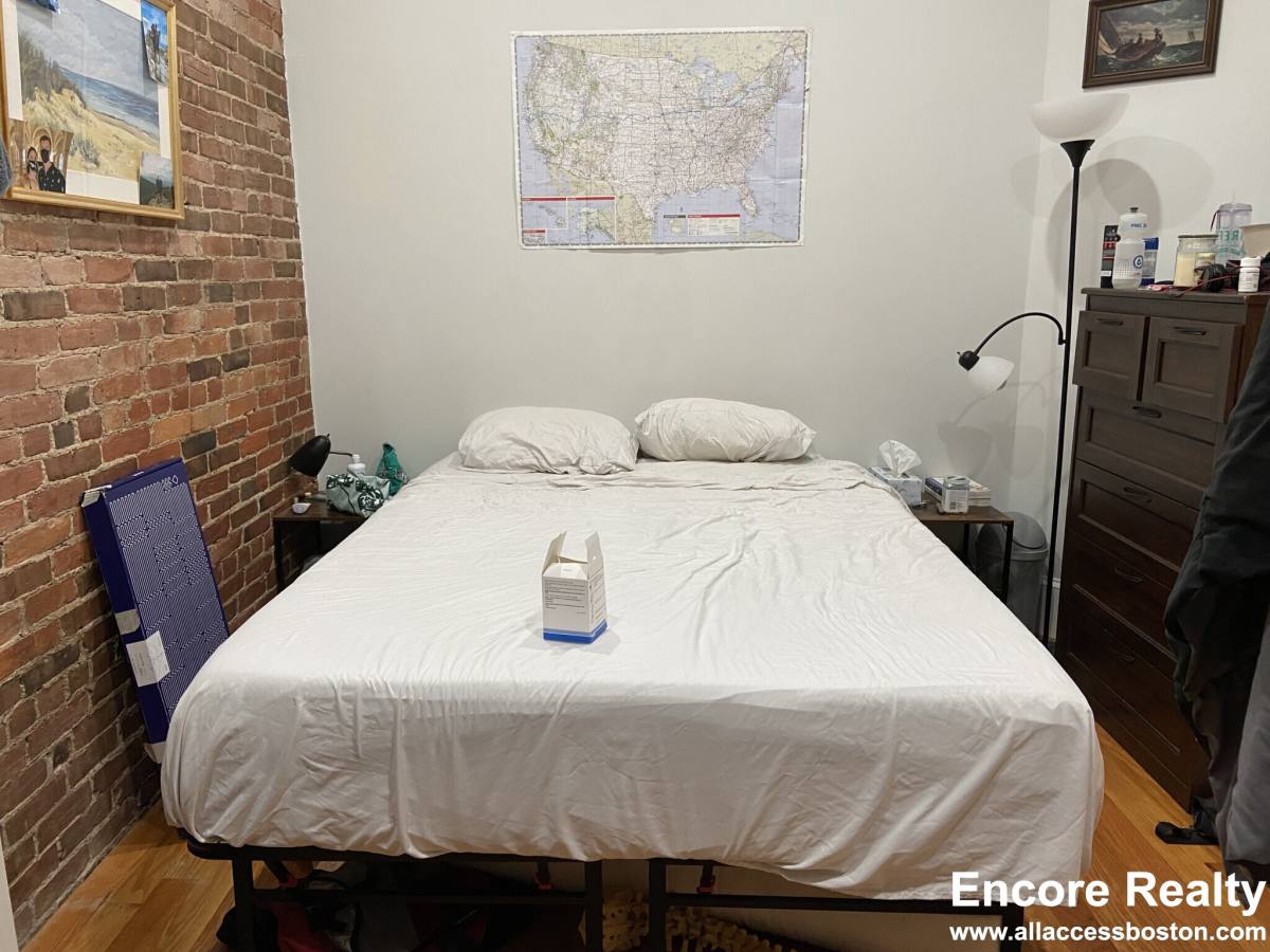 Apartment for rent at 1089 Beacon St #9, Brookline, MA 02446