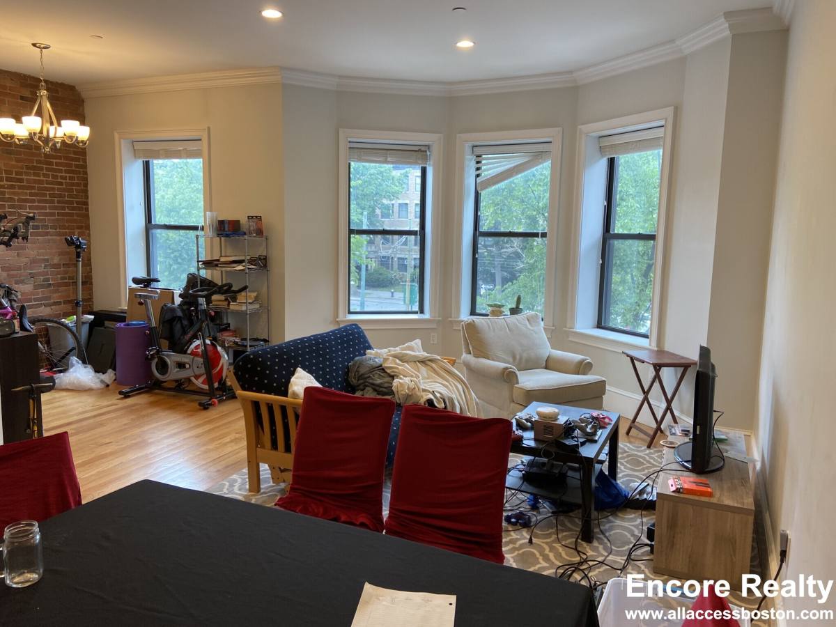 Apartment for rent at 1089 Beacon St #9, Brookline, MA 02446