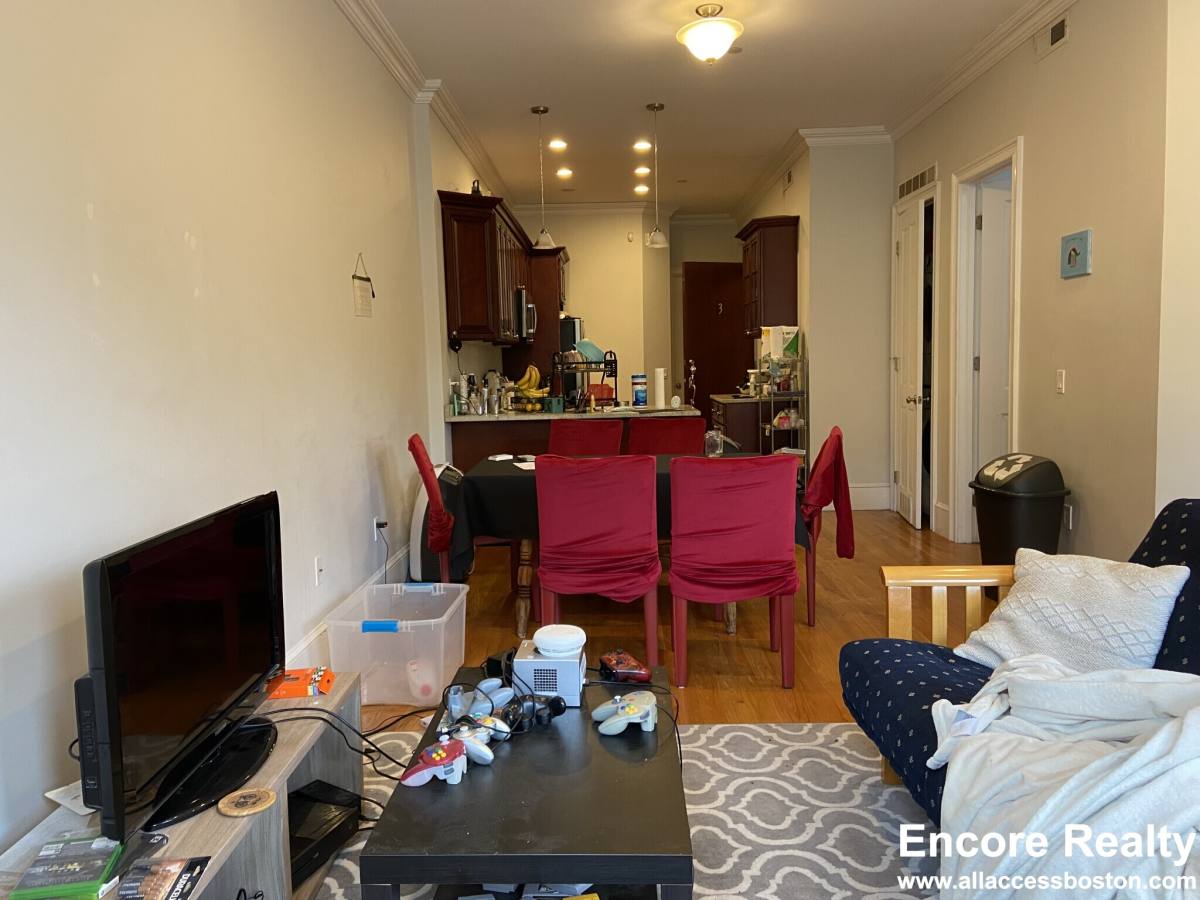 Apartment for rent at 1089 Beacon St #9, Brookline, MA 02446