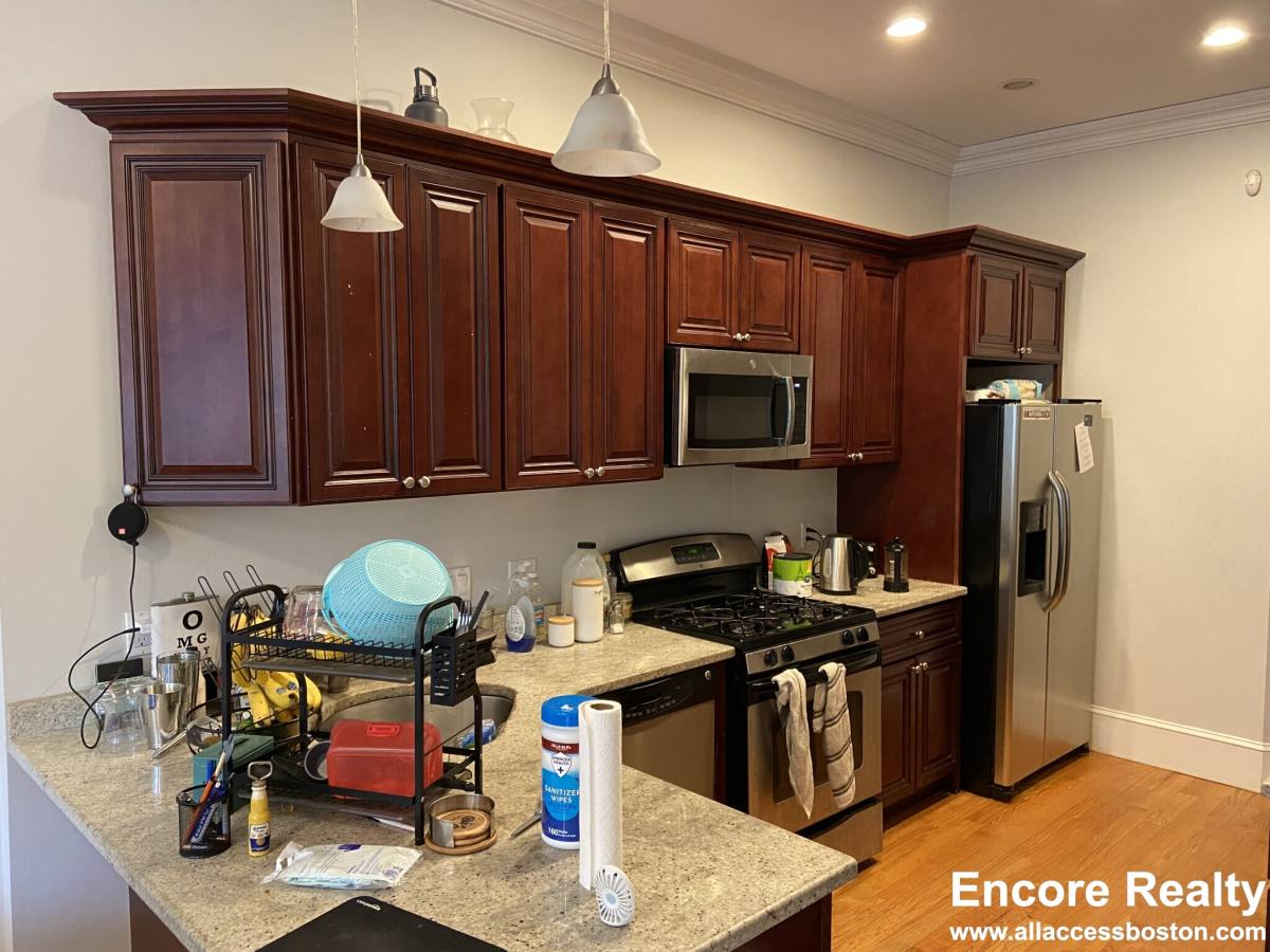 Apartment for rent at 1089 Beacon St #9, Brookline, MA 02446
