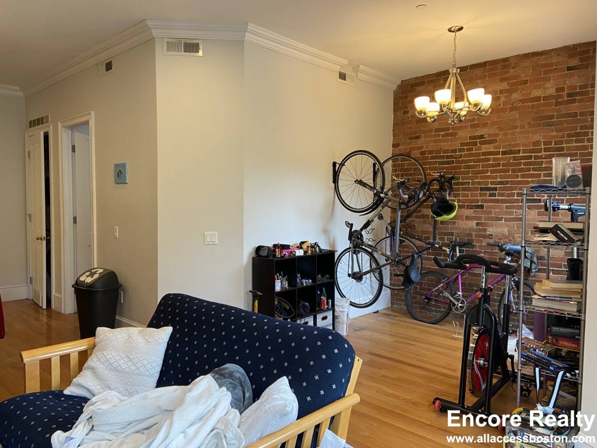 Apartment for rent at 1089 Beacon St #9, Brookline, MA 02446