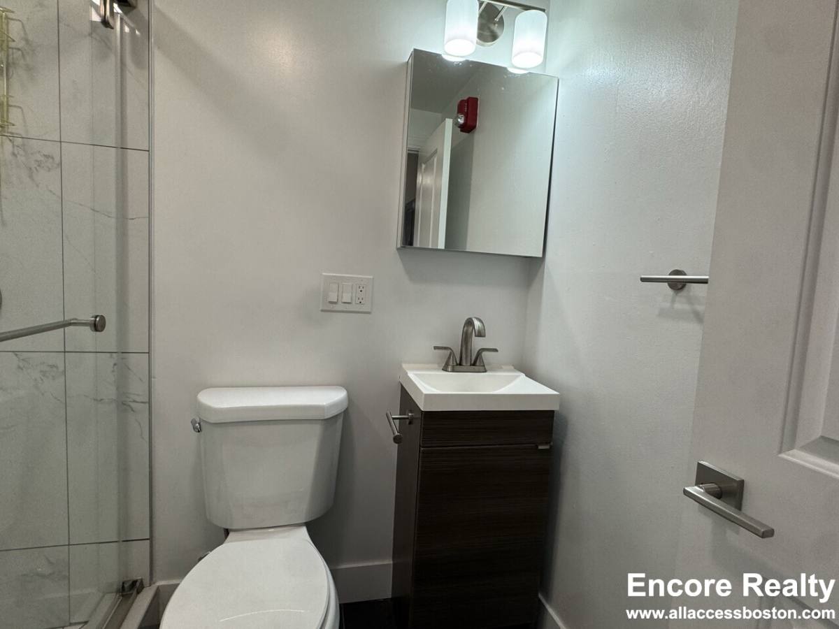 Apartment for rent at 270 Newbury St #16, Boston, MA 02115