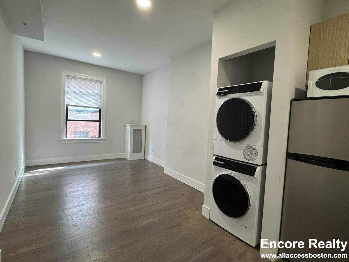 Apartment for rent at 270 Newbury St #16, Boston, MA 02115