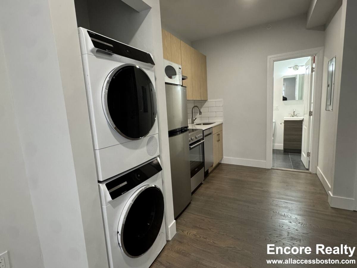 Apartment for rent at 270 Newbury St #16, Boston, MA 02115