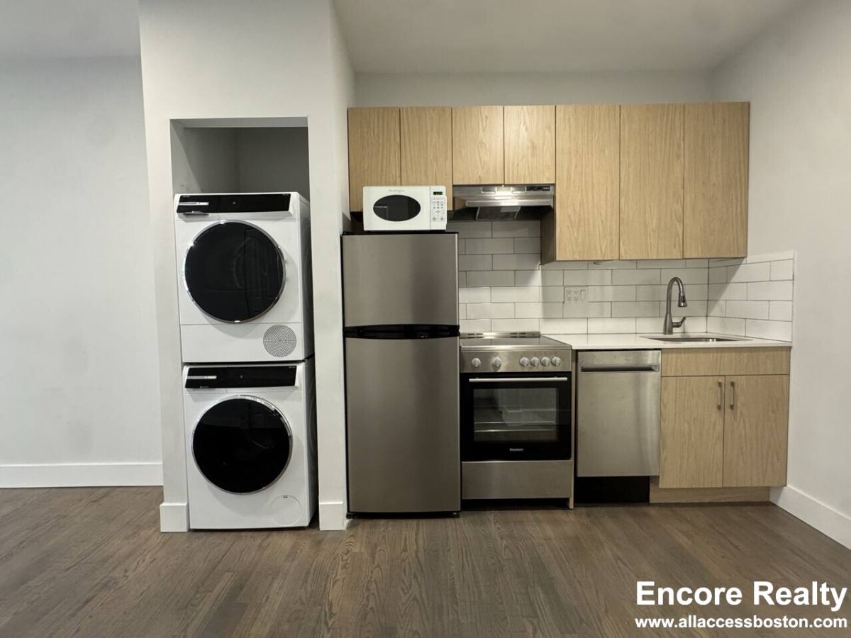 Apartment for rent at 270 Newbury St #16, Boston, MA 02115
