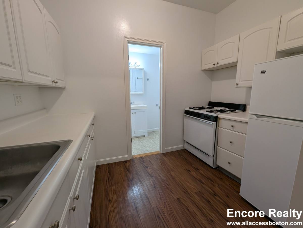 Apartment for rent at 31 Temple St #10H, Boston, MA 02114