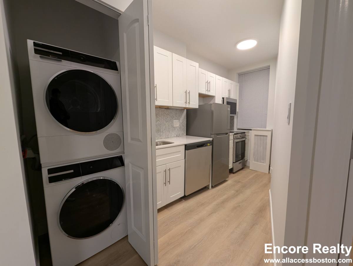 Apartment for rent at 24 Phillips St #9, Boston, MA 02114