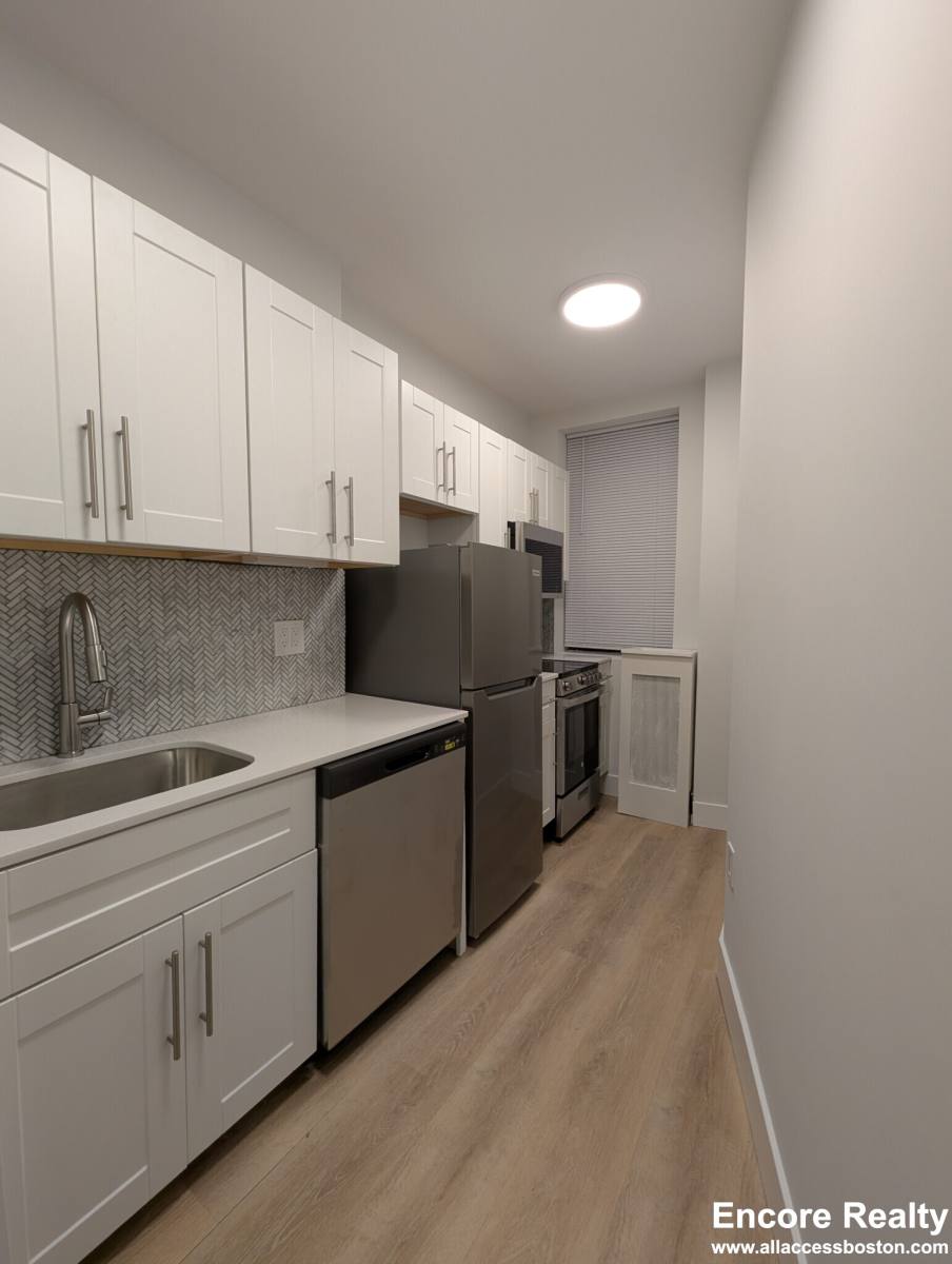 Apartment for rent at 24 Phillips St #9, Boston, MA 02114