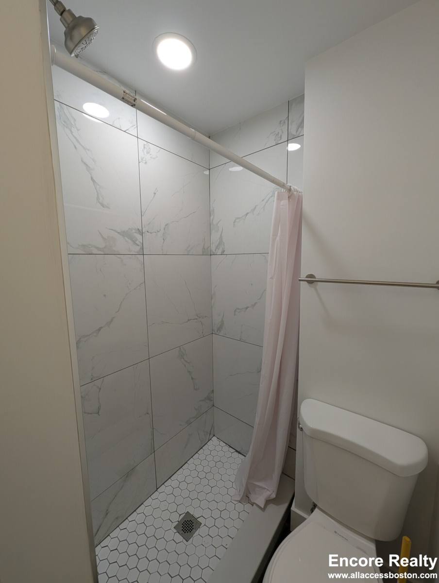 Apartment for rent at 24 Phillips St #9, Boston, MA 02114
