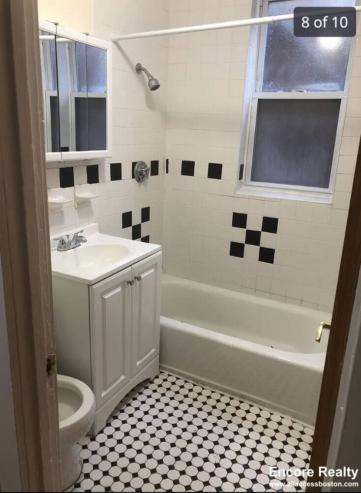 Apartment for rent at 352 Riverway #7C, Boston, MA 02115