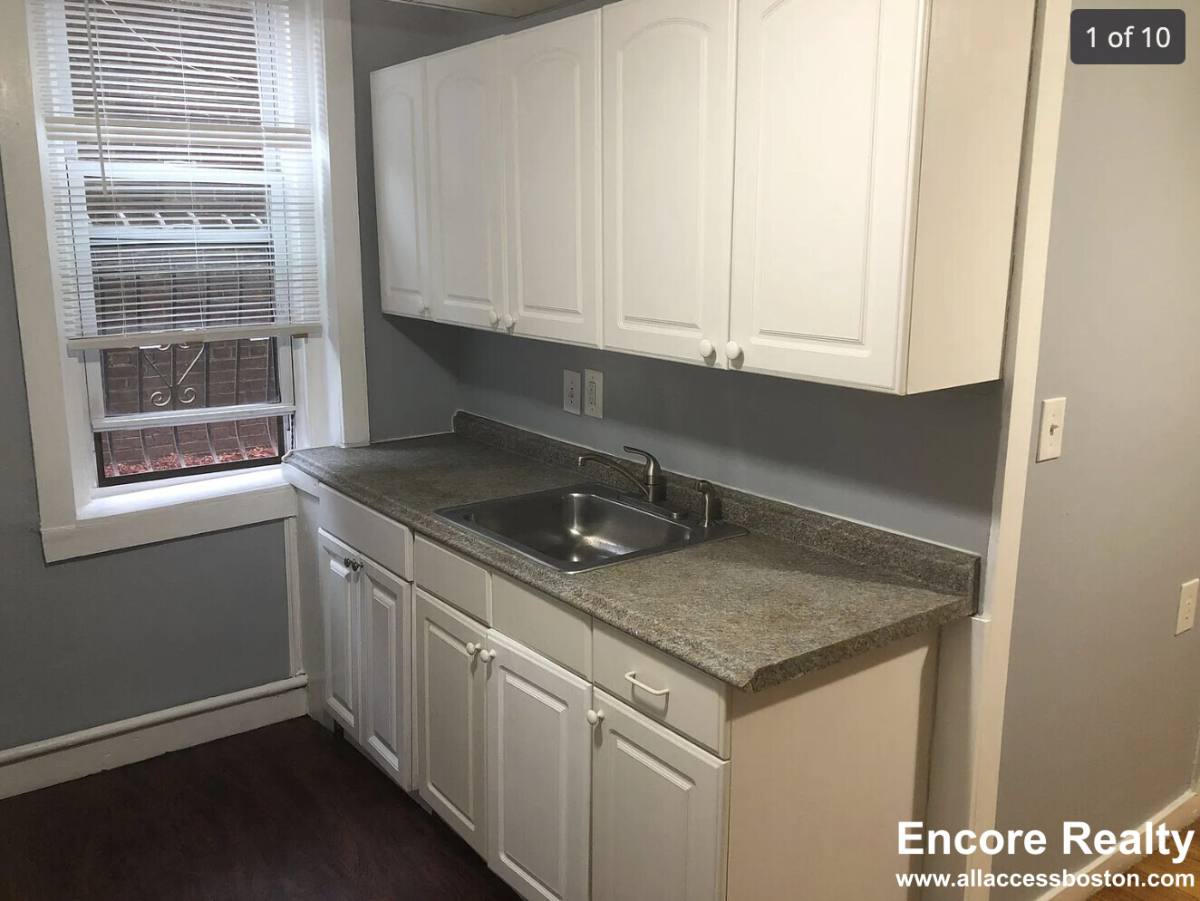 Apartment for rent at 352 Riverway #7C, Boston, MA 02115