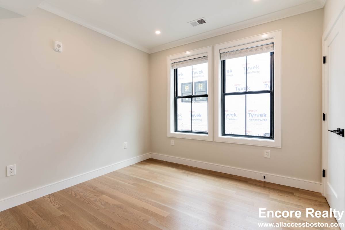 Apartment for rent at 285 Lamartine St #8, Jamaica Plain, MA 02130