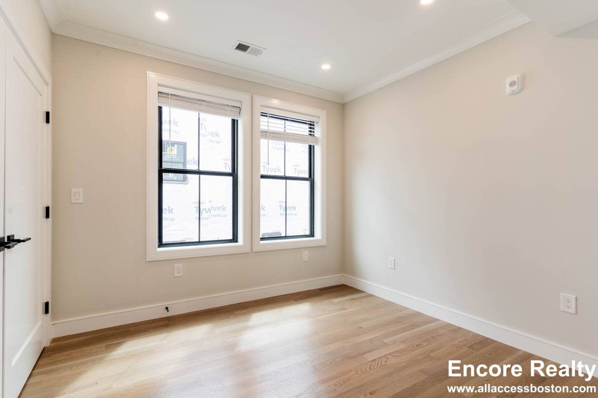 Apartment for rent at 285 Lamartine St #8, Jamaica Plain, MA 02130