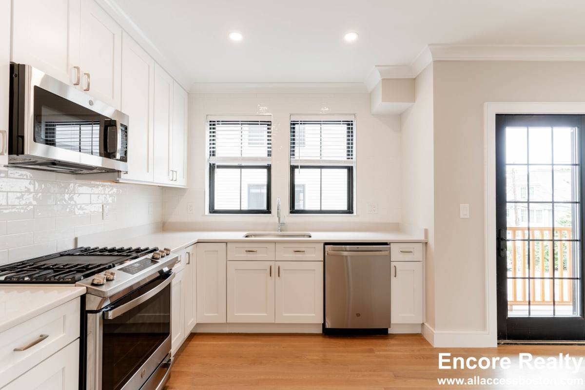 Apartment for rent at 285 Lamartine St #8, Jamaica Plain, MA 02130