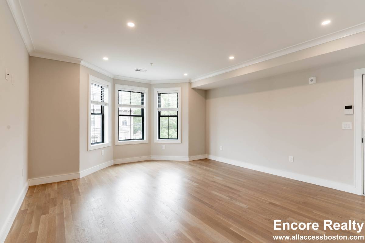 Apartment for rent at 285 Lamartine St #8, Jamaica Plain, MA 02130