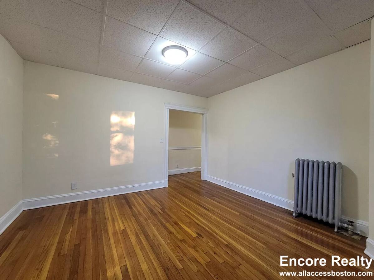 Apartment for rent at 364 Riverway #9, Boston, MA 02115
