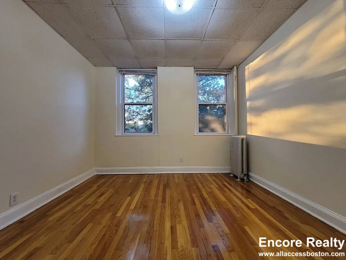 Apartment for rent at 364 Riverway #9, Boston, MA 02115