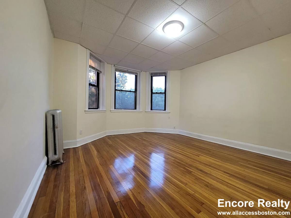 Apartment for rent at 364 Riverway #9, Boston, MA 02115