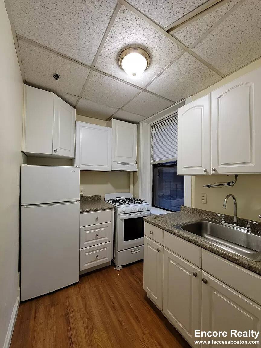 Apartment for rent at 364 Riverway #9, Boston, MA 02115
