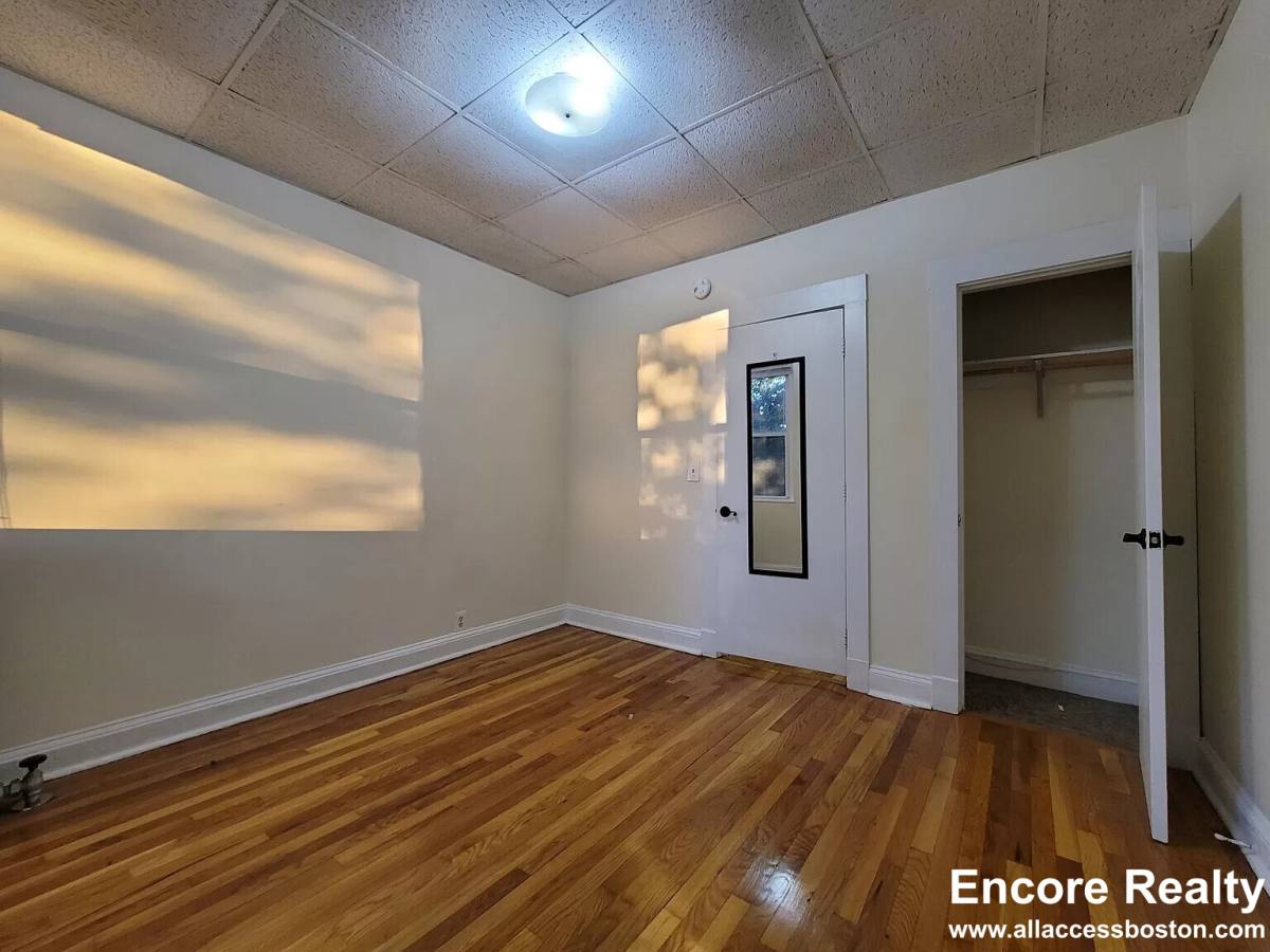 Apartment for rent at 364 Riverway #9, Boston, MA 02115