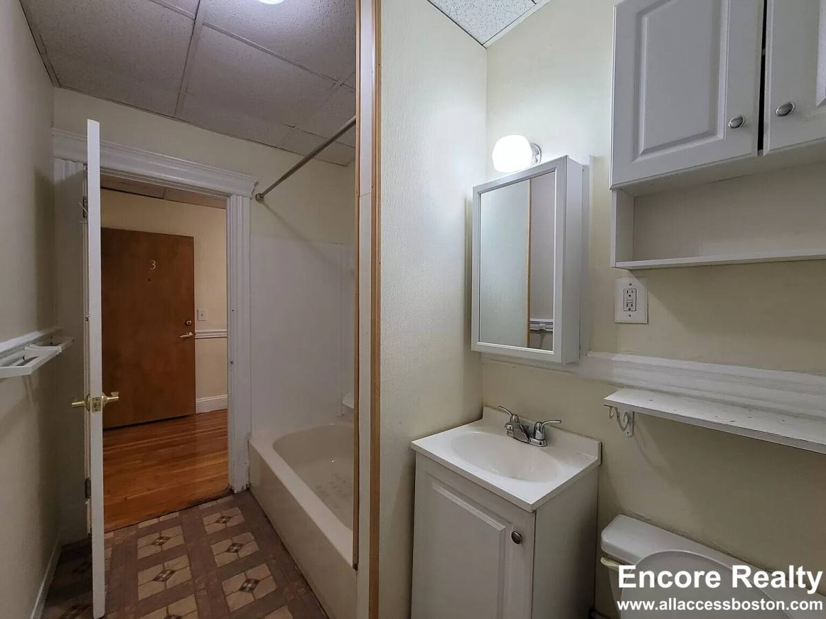 Apartment for rent at 364 Riverway #9, Boston, MA 02115