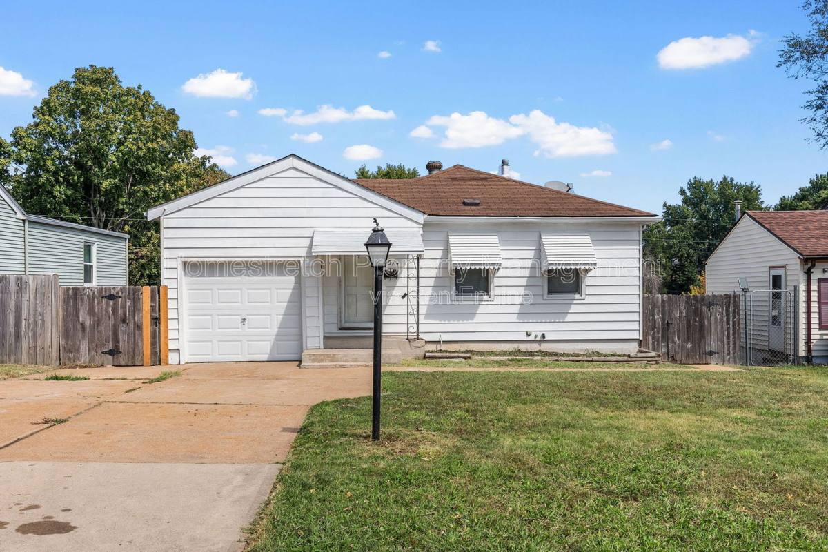 House for rent at 9517 Lydell Dr, Saint Louis, MO 63123