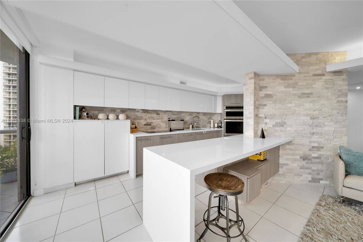 Condo for rent at 3610 Yacht Club Dr, Miami, FL 33180