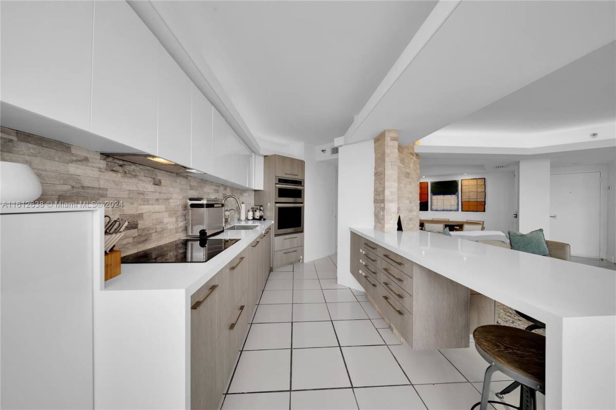 Condo for rent at 3610 Yacht Club Dr, Miami, FL 33180
