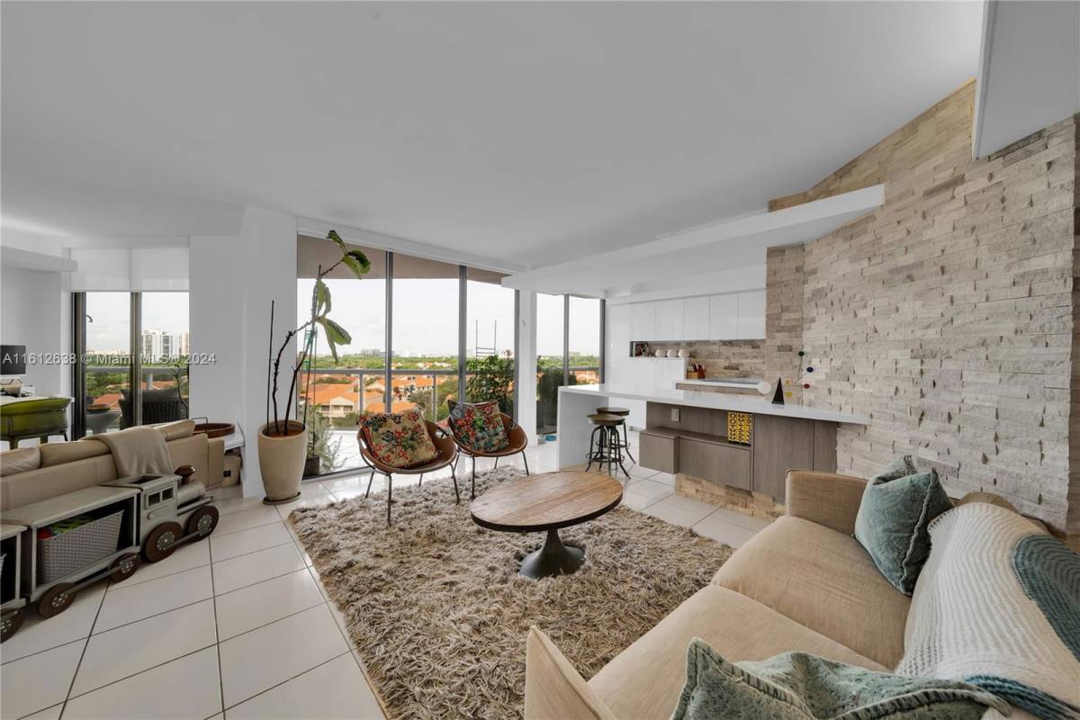 Condo for rent at 3610 Yacht Club Dr, Miami, FL 33180