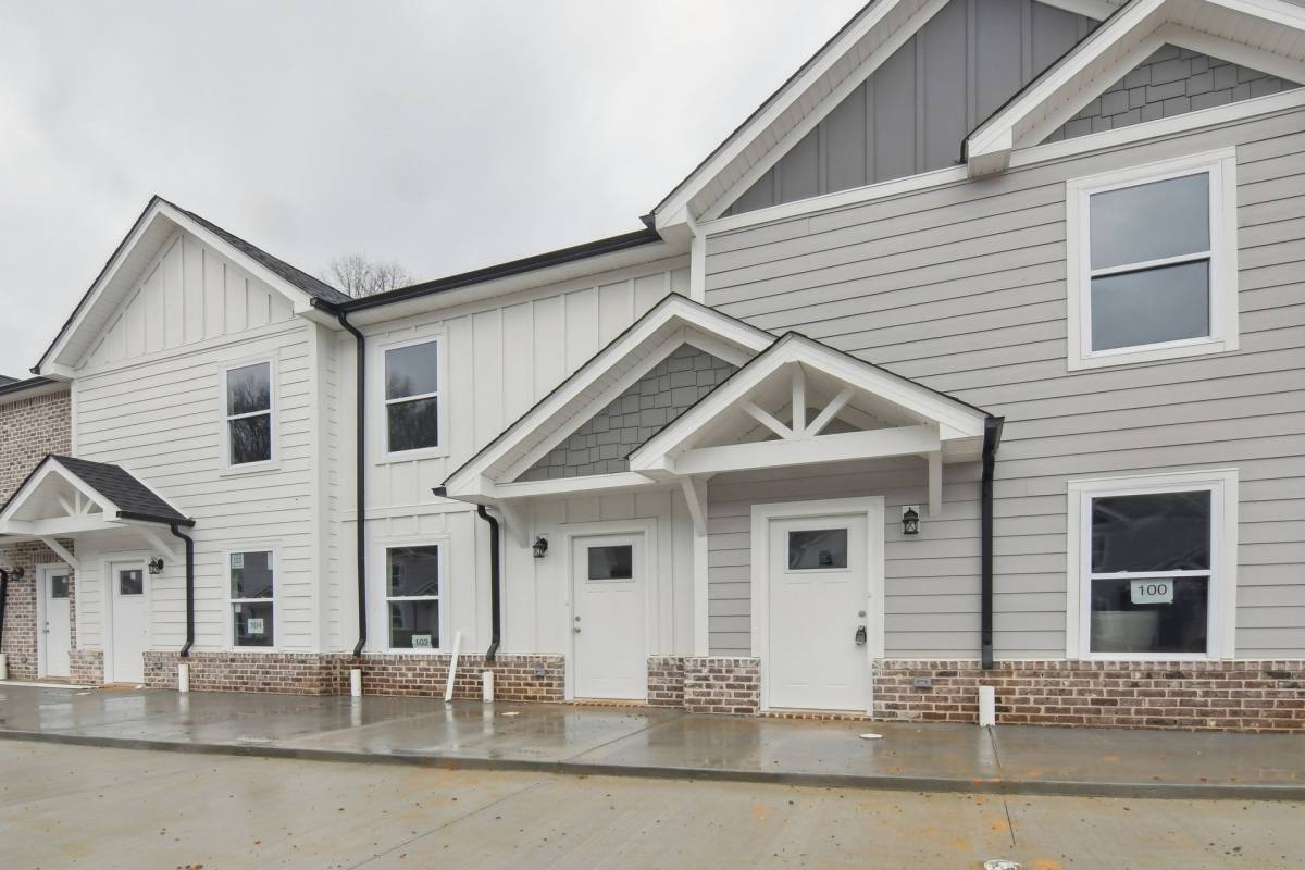 Townhouse for rent at 100 Henry Dr, Burns, TN 37029