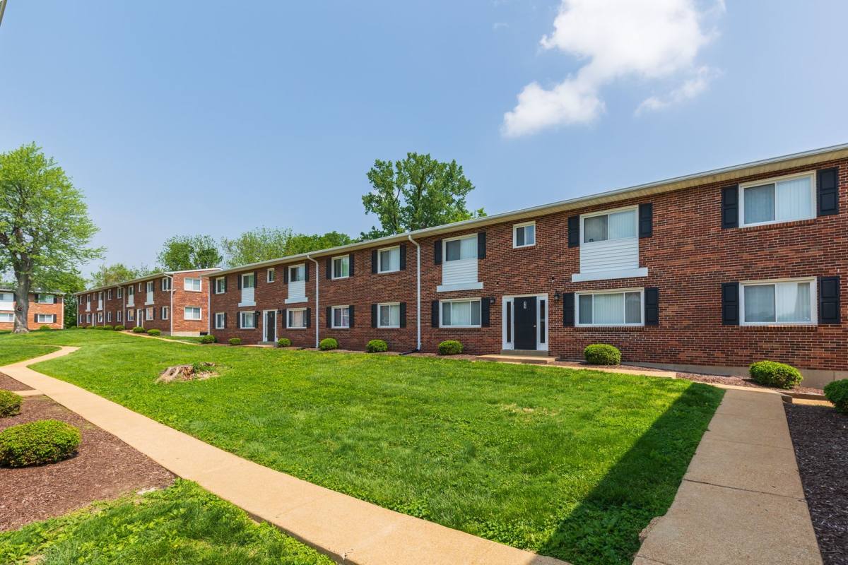 Apartment for rent at 2 Teson Garden Walk, Hazelwood, MO 63042