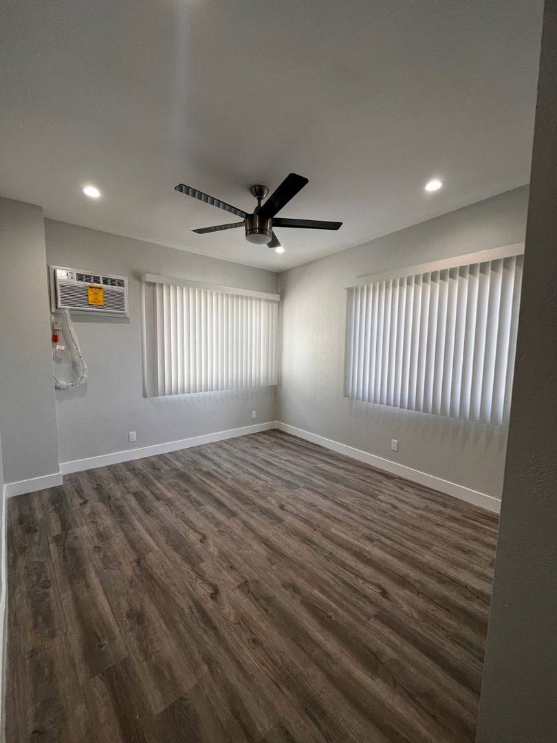 Apartment for rent at 4757-4761 San Vicente Blvd, Los Angeles, CA 90019